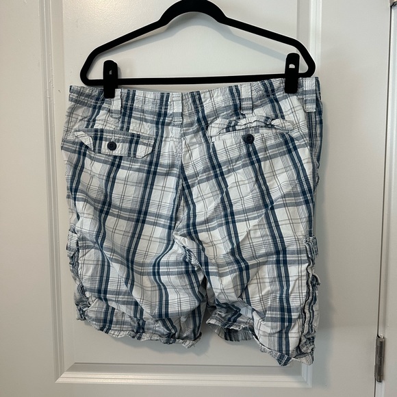 Mens cargo shorts - Picture 2 of 4